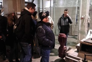 Przepompownia ścieków 4-5m pod ziemią. Na zdjęciu kraty separacyjne