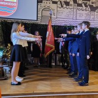 Dzisiaj obchodziliśmy Święto Patrona naszej Szkoły- Stefana Żeromskiego. Uroczystą akademię otworzyła Pani Dyrektor Katarzyna Wach, która w&nbsp;swoim przemówieniu odniosła się do osoby Stefana Żeromskiego i&nbsp;jego dzieł.