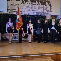 Dzisiaj obchodziliśmy Święto Patrona naszej Szkoły- Stefana Żeromskiego. Uroczystą akademię otworzyła Pani Dyrektor Katarzyna Wach, która w&nbsp;swoim przemówieniu odniosła się do osoby Stefana Żeromskiego i&nbsp;jego dzieł.