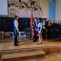 Dzisiaj obchodziliśmy Święto Patrona naszej Szkoły- Stefana Żeromskiego. Uroczystą akademię otworzyła Pani Dyrektor Katarzyna Wach, która w&nbsp;swoim przemówieniu odniosła się do osoby Stefana Żeromskiego i&nbsp;jego dzieł.