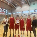 Na zdjęcie - zawody w koszykówce 3 x 3 