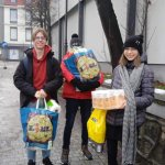 Dnia 15.12 zawieźliśmy paczki z żywnością, środkami czystości, odzieżą, regałem oraz upominkiem niespodzianką dla Pana Karola do punktu odbioru Szlachetnej Paczki
