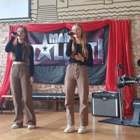Pierwszy dzień wiosny młodzież naszego Liceum powitała w auli szkoły prezentując swoje talenty w TALENT SHOW