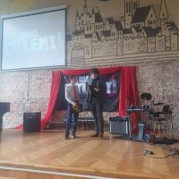 Pierwszy dzień wiosny młodzież naszego Liceum powitała w auli szkoły prezentując swoje talenty w TALENT SHOW