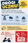 Plakat informacyjny „Drogi Uczniu! Twoja reakcja ma znaczenie”. Zachęca uczniów do zgłaszania niepokojących zachowań, przemocy i zagrożeń wychowawcy, pedagogowi, psychologowi lub innemu pracownikowi szkoły. Przypomina, że zgłaszanie zagrożeń nie jest donoszeniem. W sytuacji bezpośredniego zagrożenia należy powiadomić dorosłego, a w nagłych przypadkach zadzwonić pod numer 112.